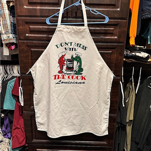 Louisiana don’t mess with the cook crawfish White Apron with Graphic Print NWOT - Picture 1 of 3